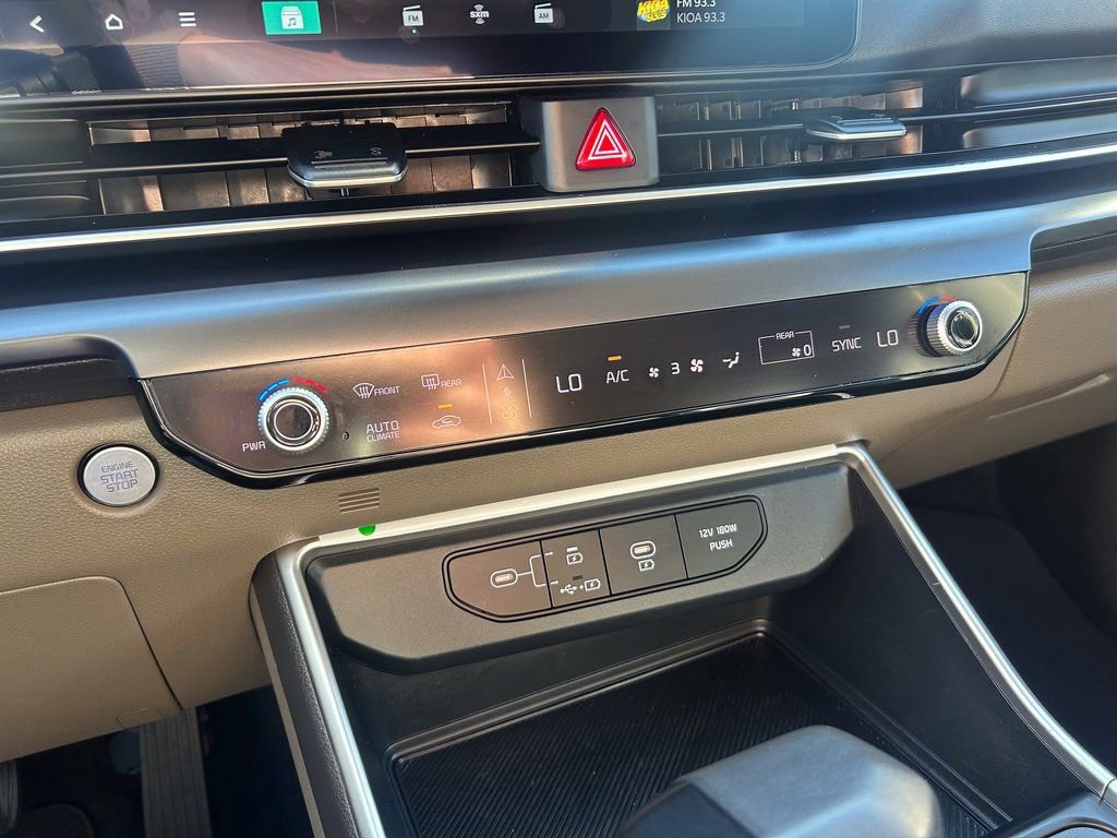 Used 2025 Kia Carnival image 25