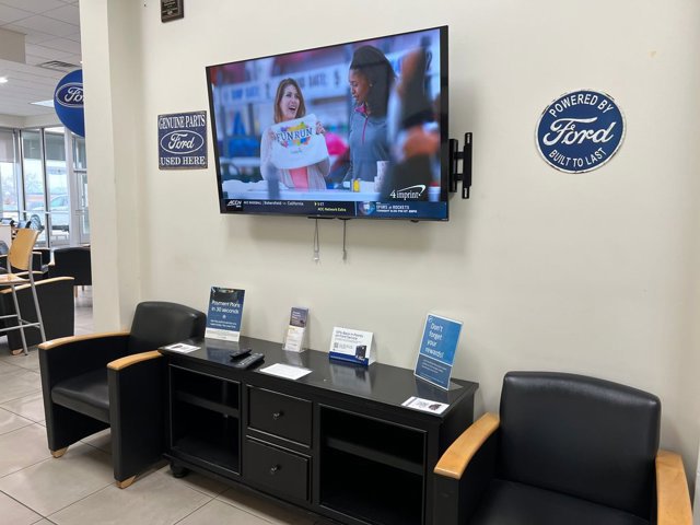 Used 2022 Dodge Challenger SXT w/ Blacktop Package image 8