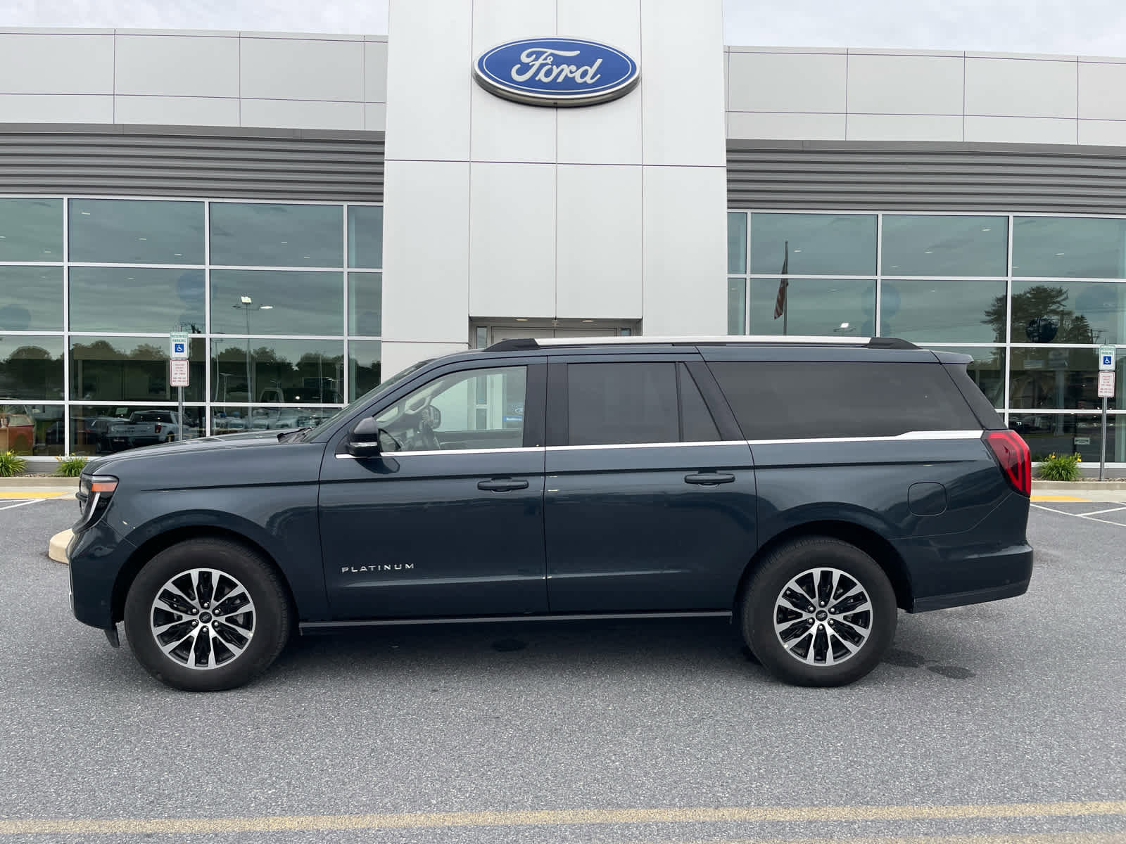 Certified 2025 Ford Expedition Max Platinum