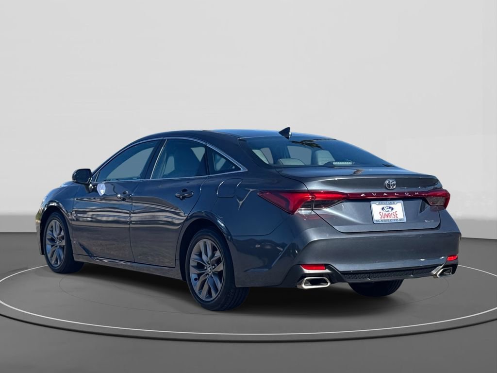Used 2020 Toyota Avalon XLE image 2