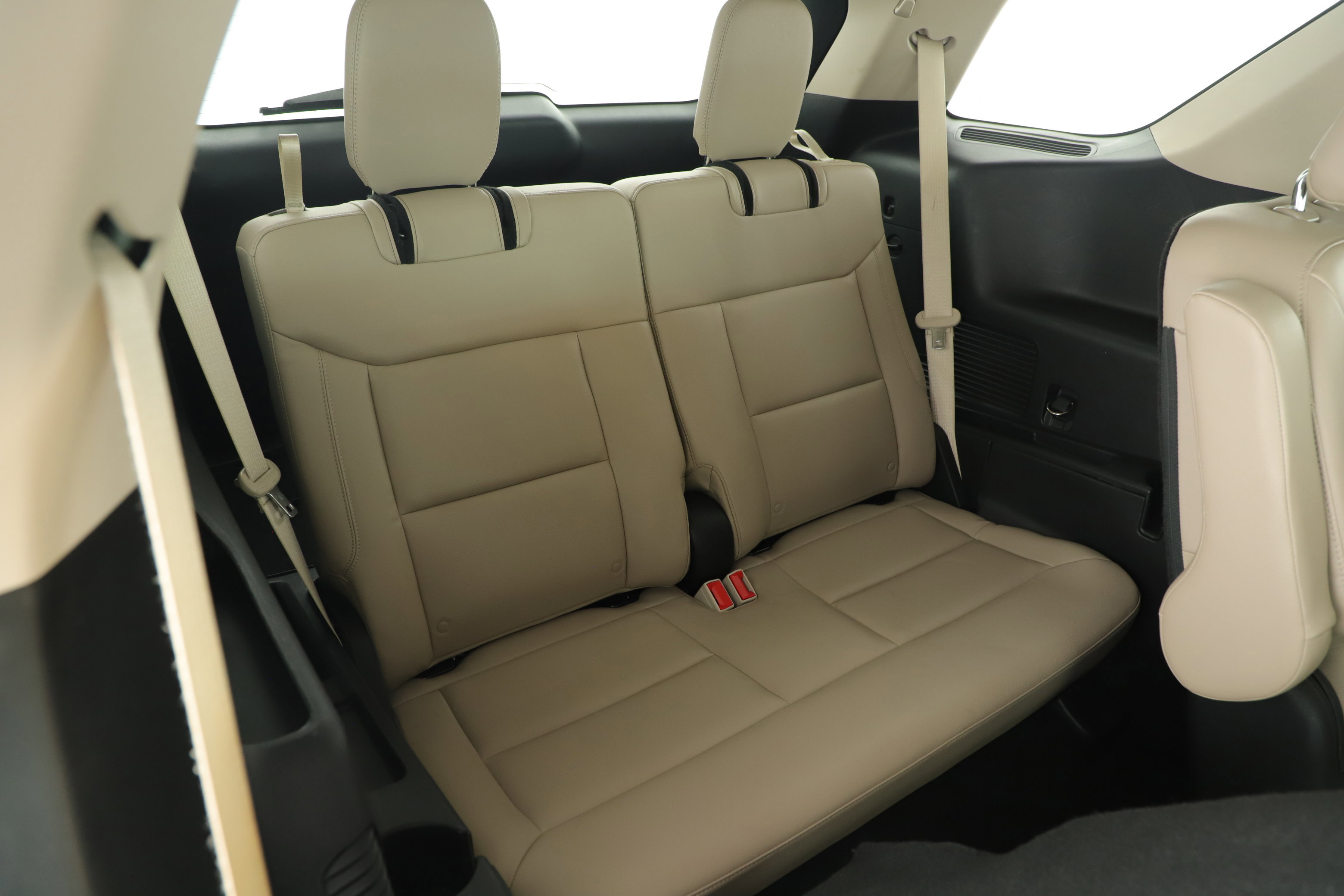 Certified 2020 Ford Explorer XLT w/ Equipment Group 202A image 17