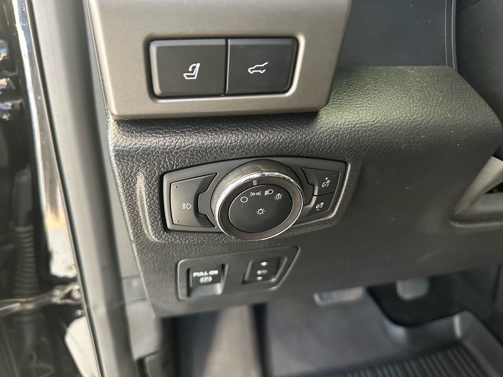 Certified 2019 Ford Expedition XLT w/ Equipment Group 202A AWD/4WD image 33