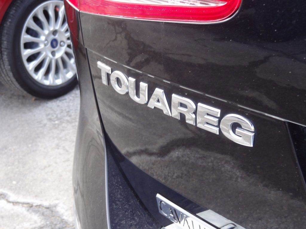 Used 2017 Volkswagen Touareg Executive image 14