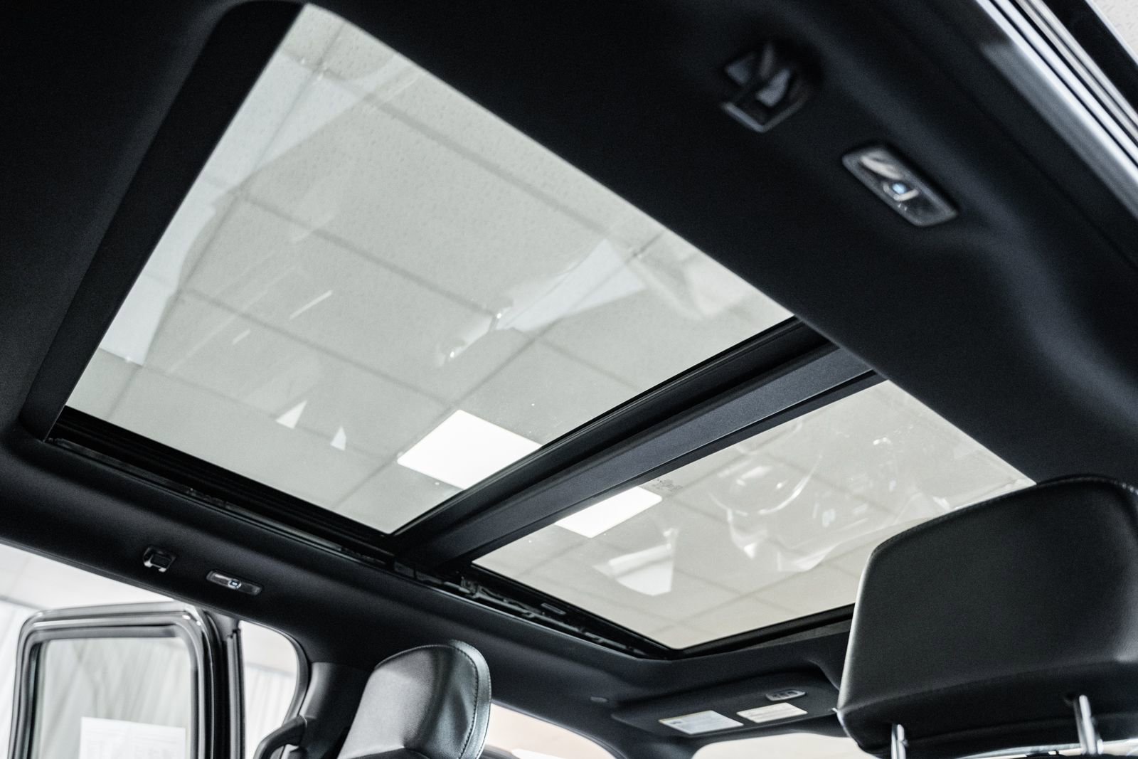 Certified 2022 Ford F150 Lariat w/ Equipment Group 502A High image 42