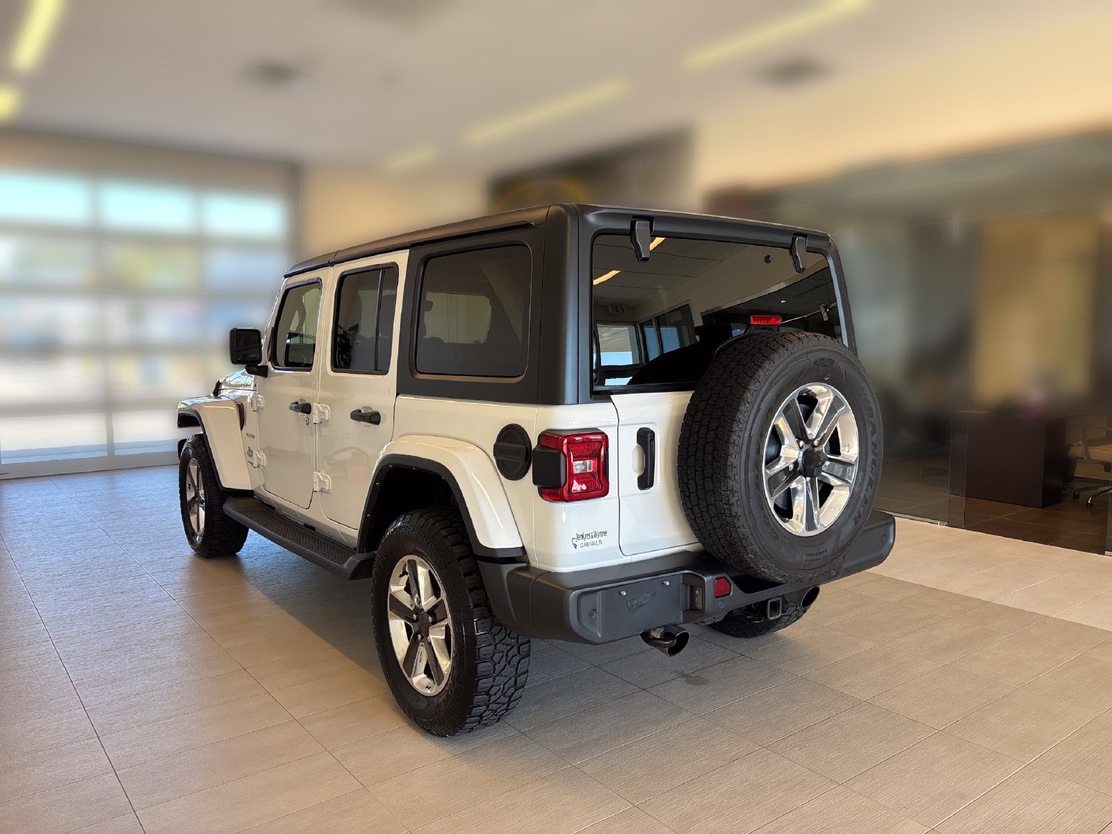 Used 2022 Jeep Wrangler Unlimited Sahara w/ LED Lighting Group AWD/4WD image 3
