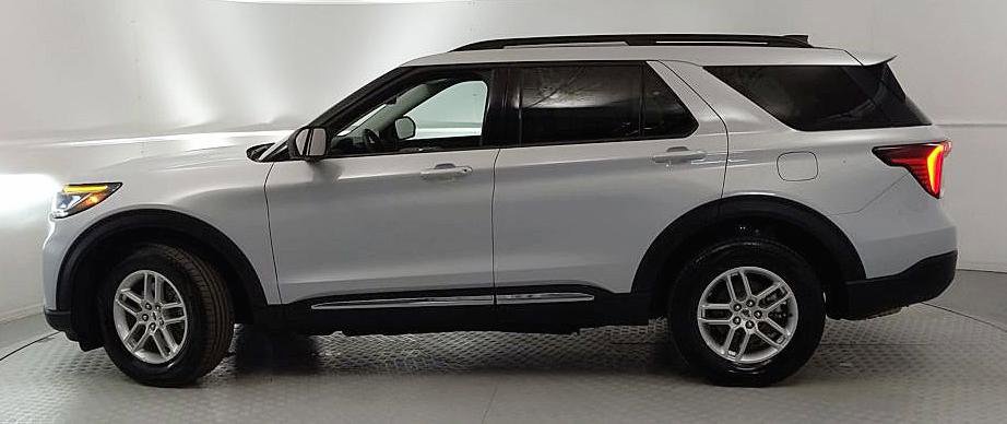 Certified 2025 Ford Explorer Active image 2