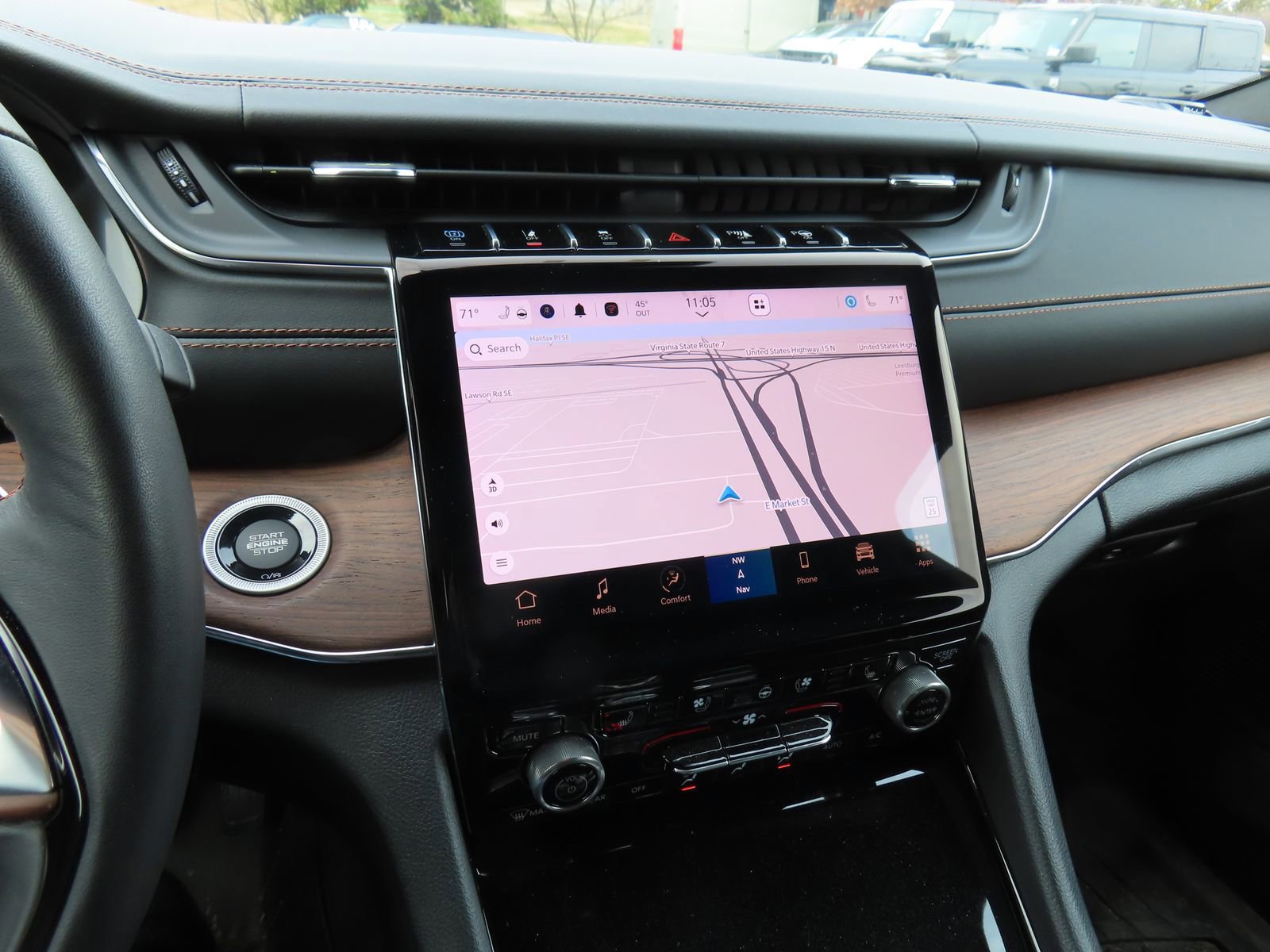 Used 2023 Jeep Grand Cherokee Summit w/ Luxury Tech Group V image 24