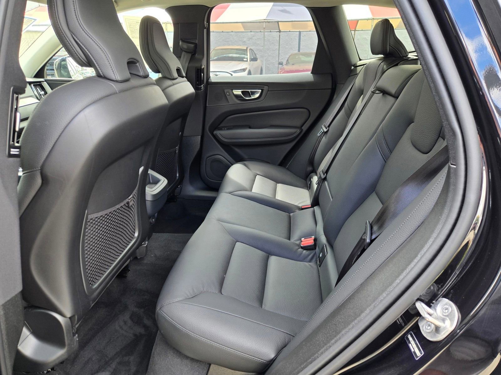 Used 2025 Volvo XC60 B5 Plus AWD/4WD image 12