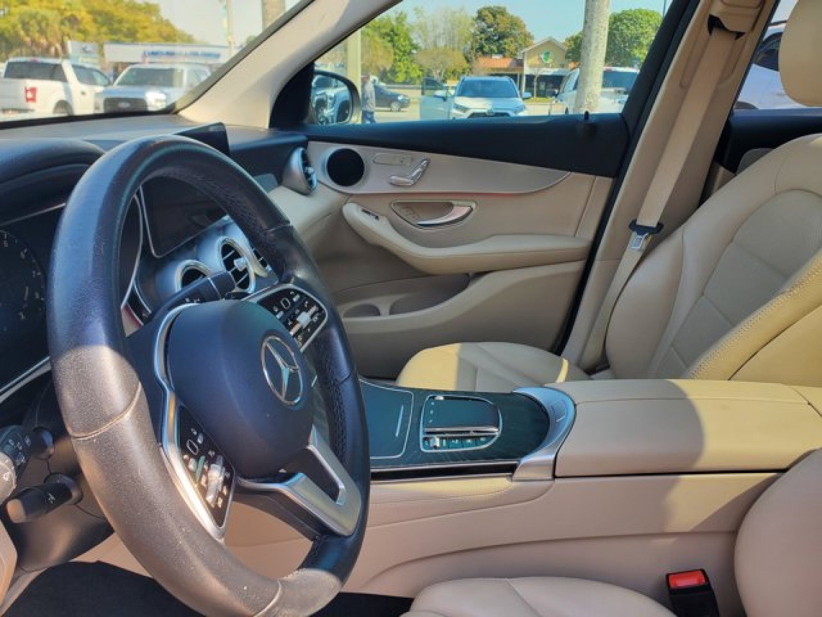 Used 2021 Mercedes-Benz GLC 300 image 10