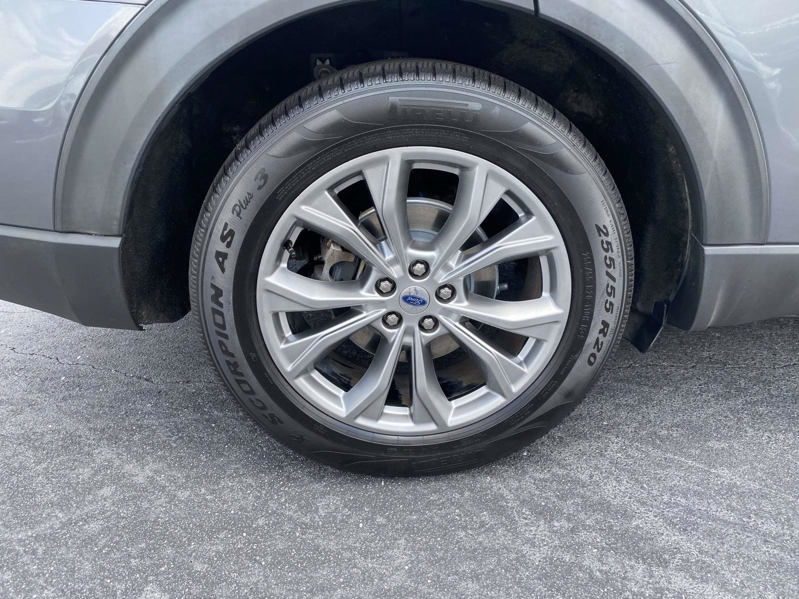 Certified 2021 Ford Explorer XLT w/ Equipment Group 202A RWD image 9