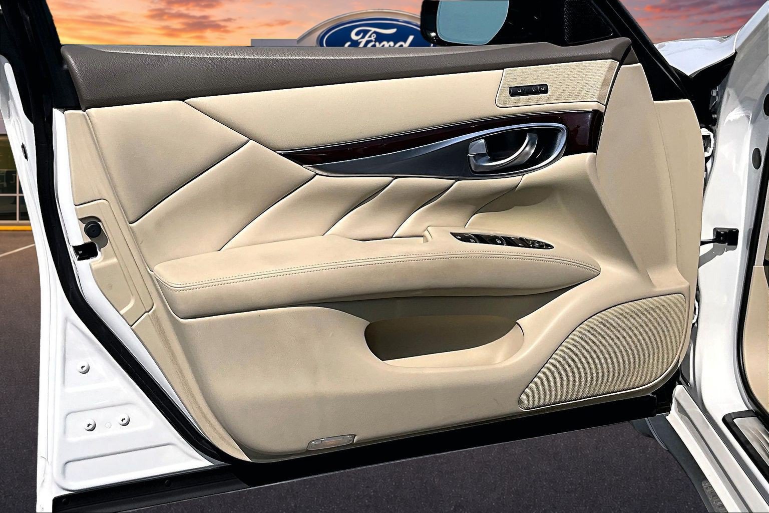 Used 2019 INFINITI Q70 Luxe AWD/4WD image 23