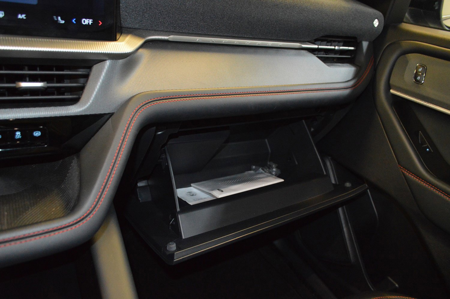 Certified 2025 Ford Explorer ST-Line image 22