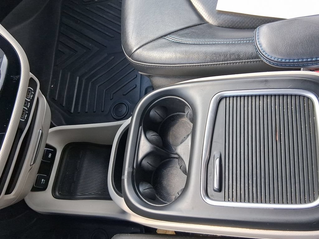 Used 2021 Chrysler Pacifica Touring-L FWD image 21