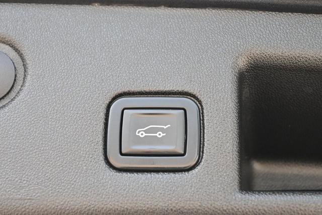 Used 2022 Chevrolet Equinox RS w/ Infotainment Package image 13