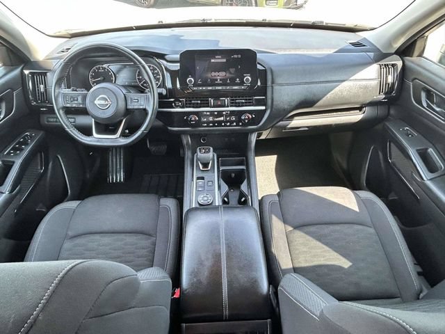 Used 2025 Nissan Pathfinder SV AWD/4WD image 13