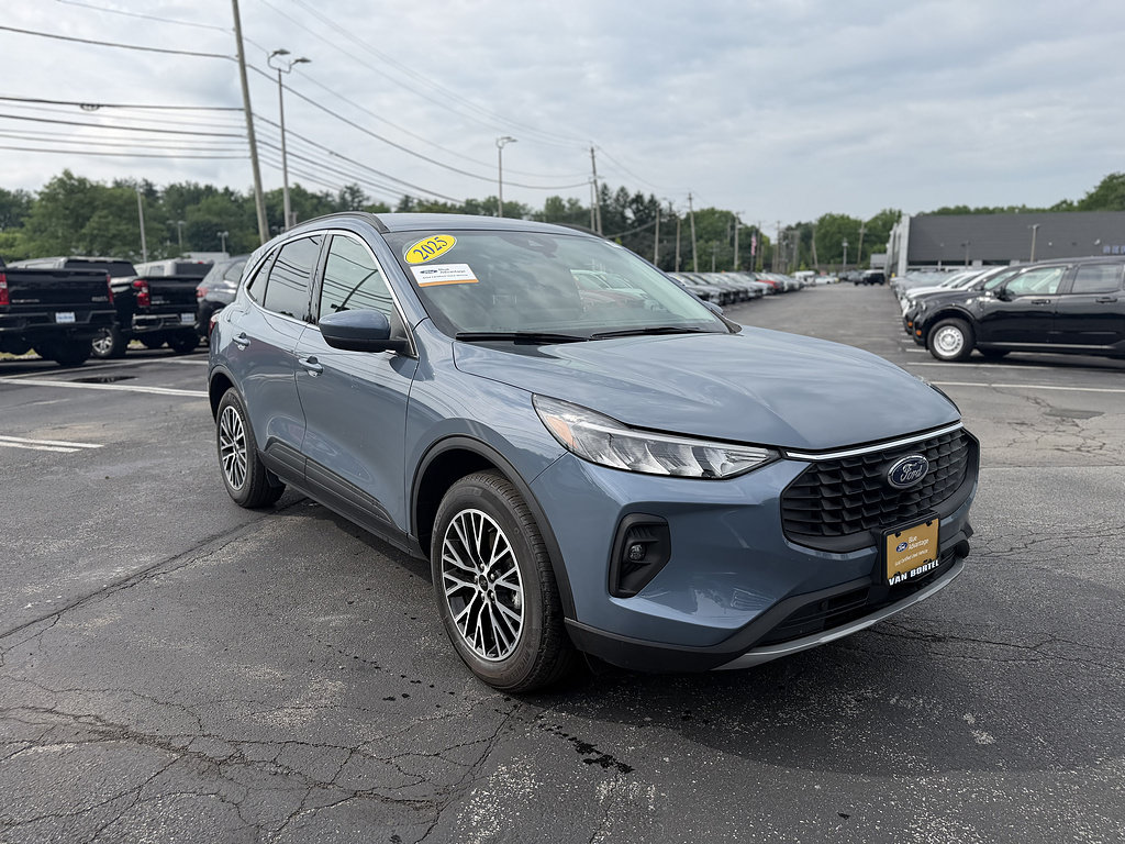 Certified 2025 Ford Escape SE FWD image 9