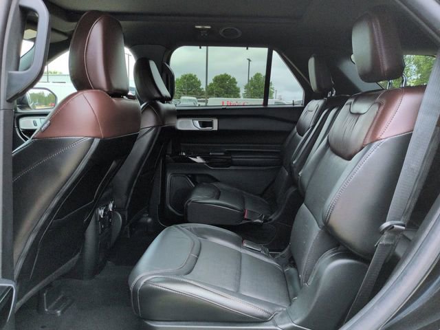 Certified 2023 Ford Explorer Platinum w/ Technology Package AWD/4WD image 17