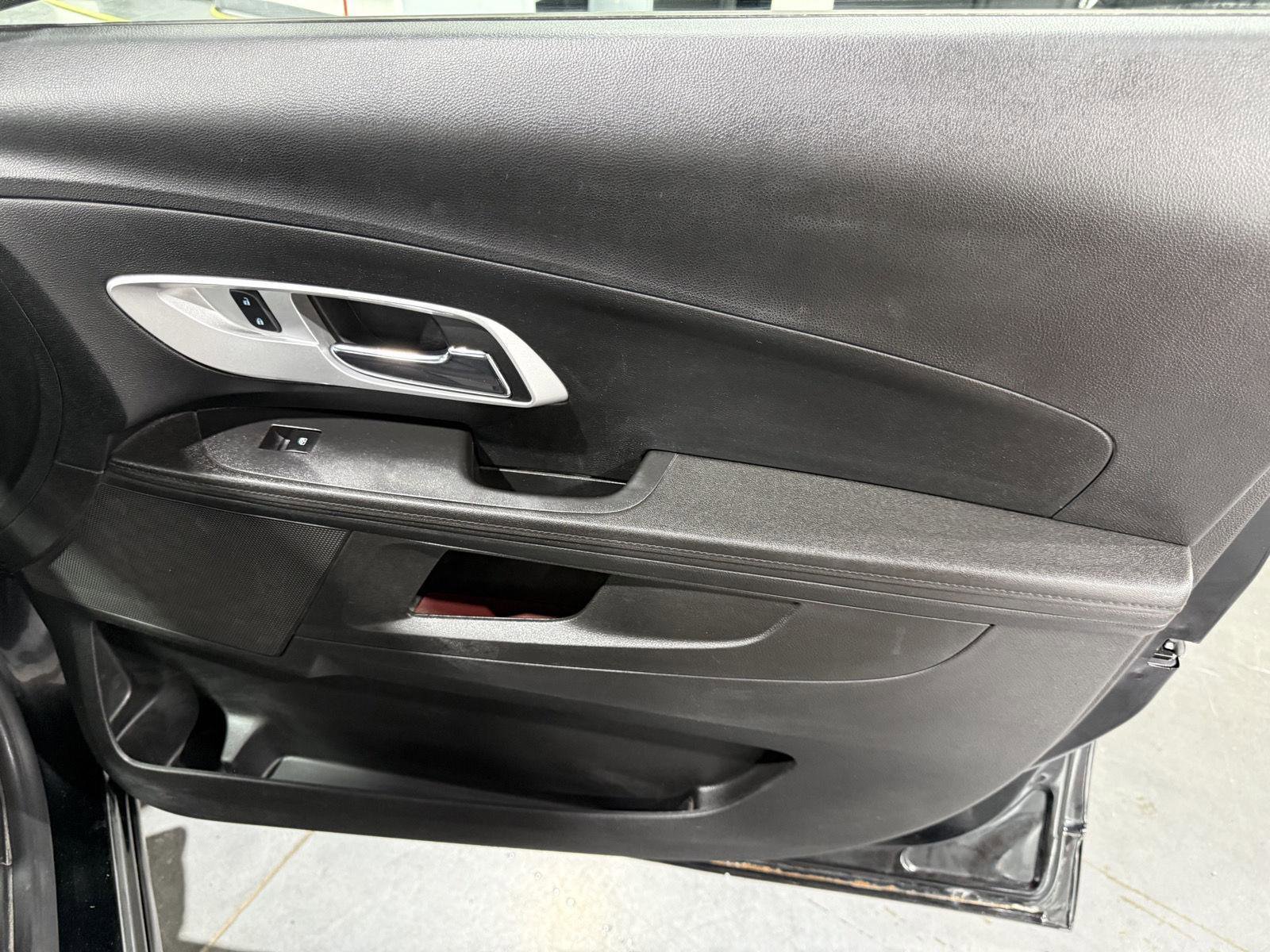 Used 2017 Chevrolet Equinox LS FWD image 25