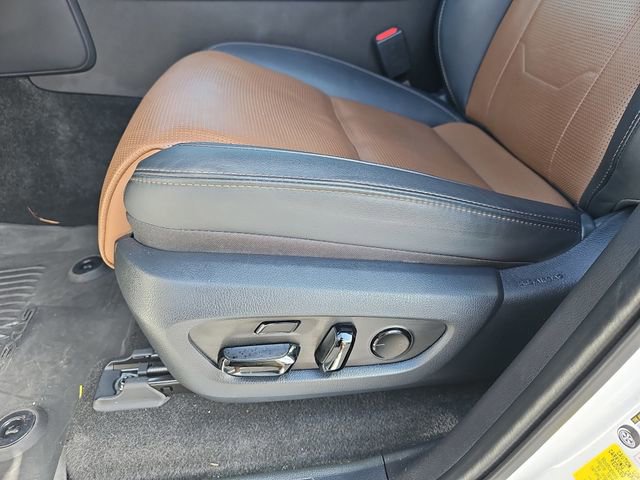 Used 2025 Lexus GX 550 w/ Accessory Package (2T) AWD/4WD image 20