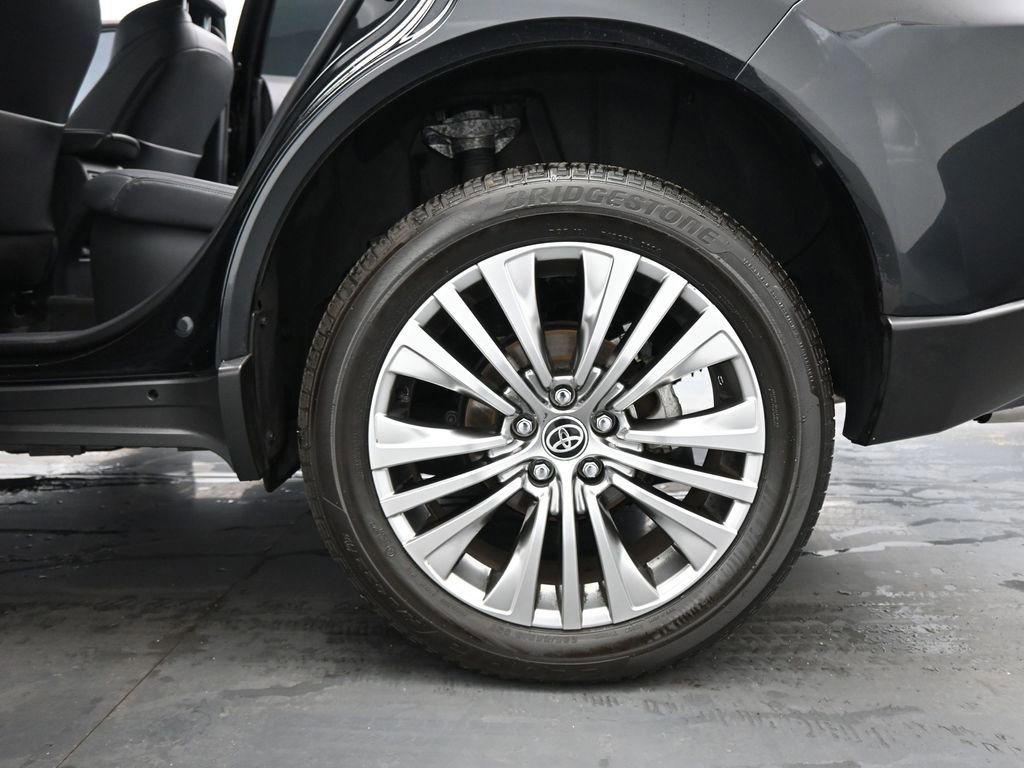 Used 2024 Toyota Venza Limited image 50