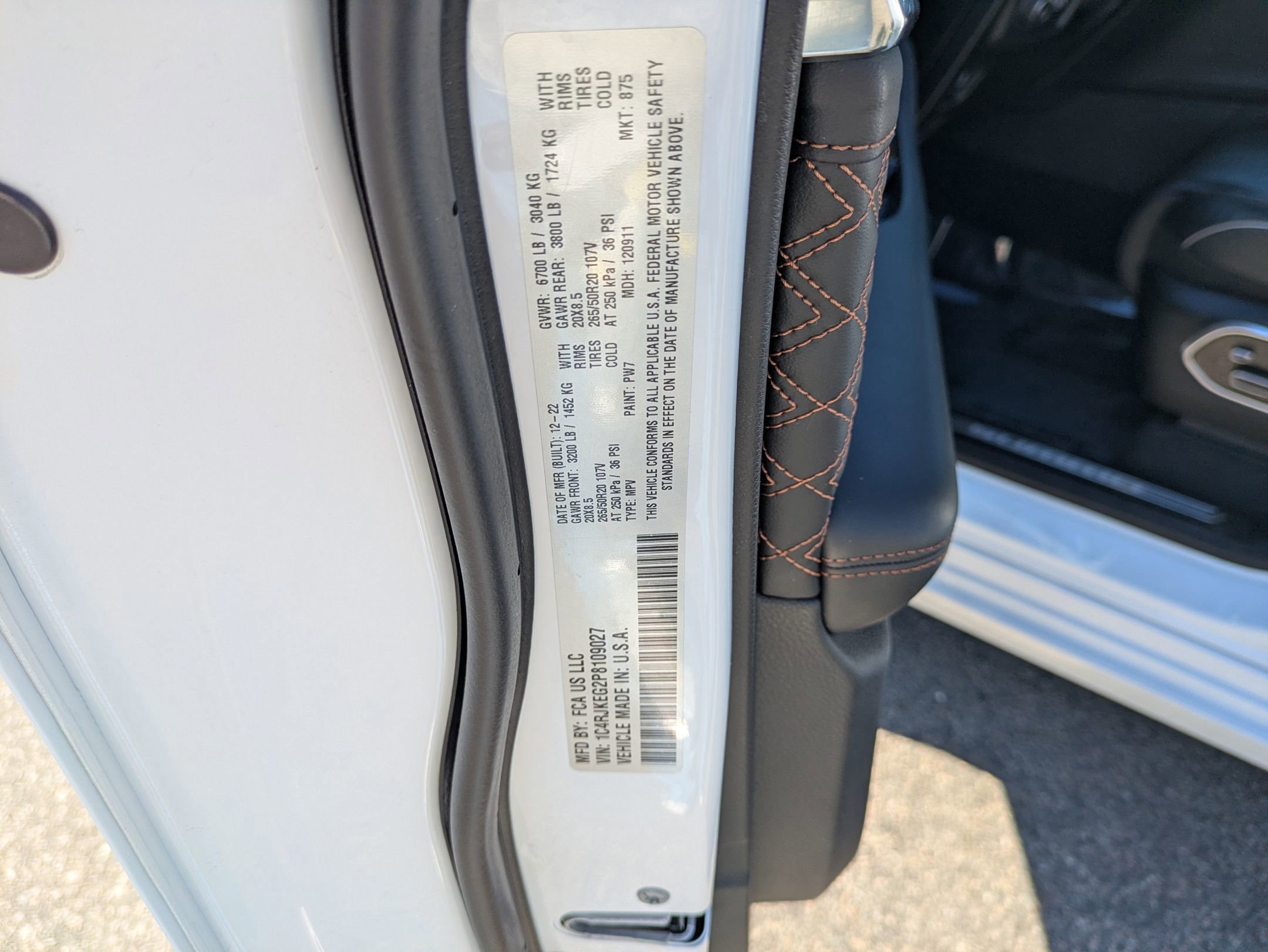 Used 2023 Jeep Grand Cherokee L Summit w/ Luxury Tech Group V image 36