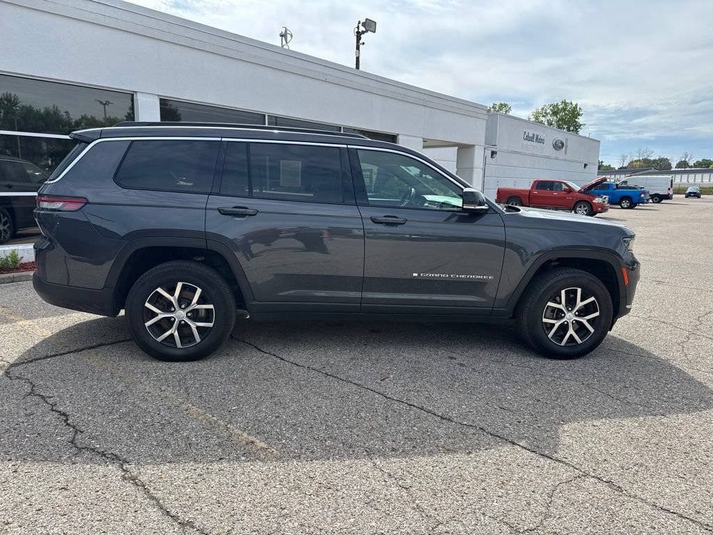 Used 2025 Jeep Grand Cherokee L Limited w/ Trailer Tow Package AWD/4WD image 2