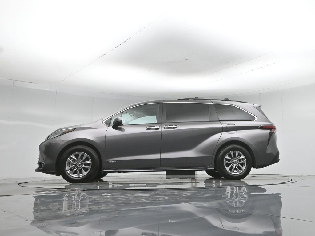 Used 2021 Toyota Sienna XLE FWD image 8