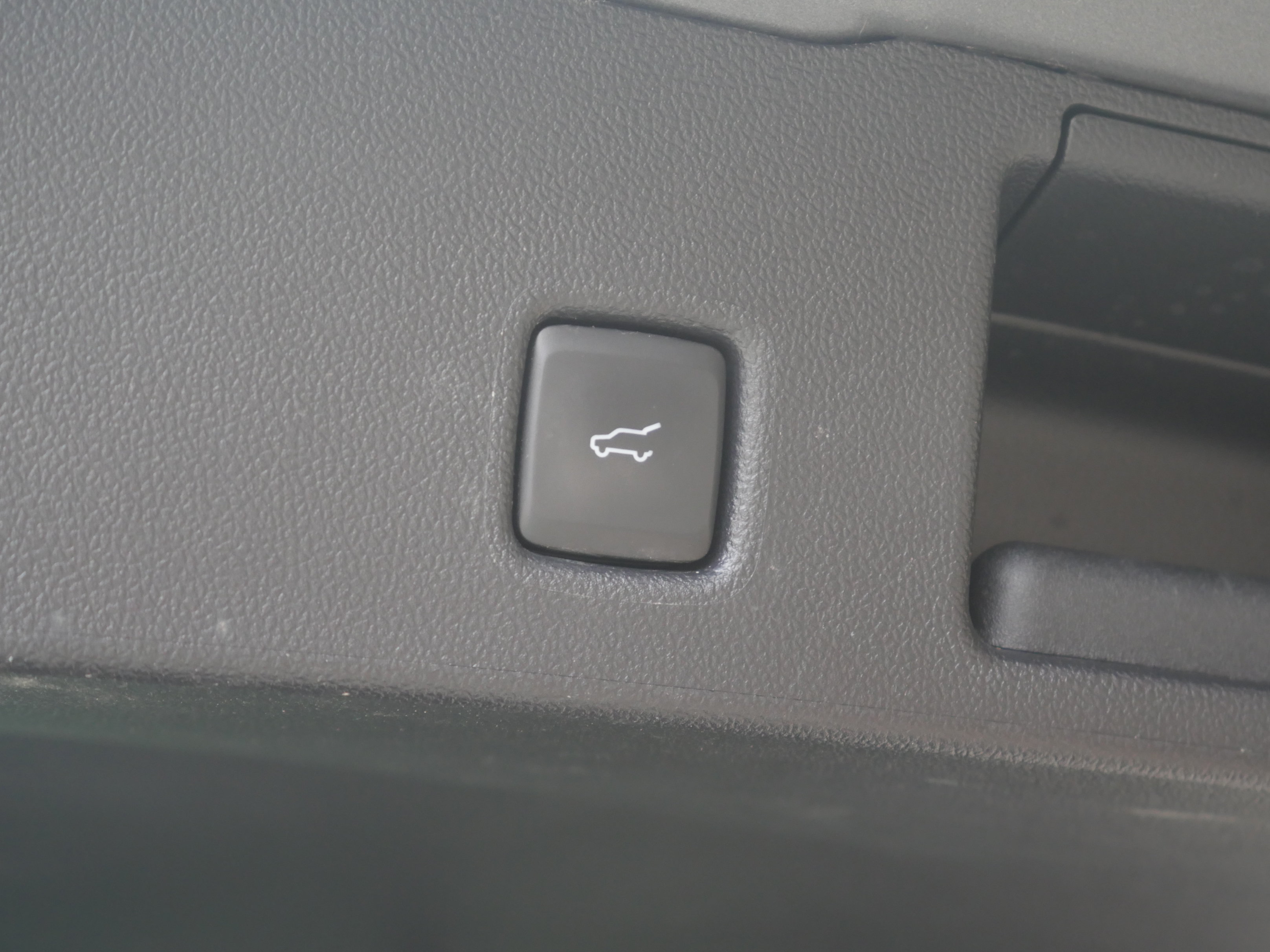 Certified 2025 Ford Escape Platinum AWD/4WD image 21