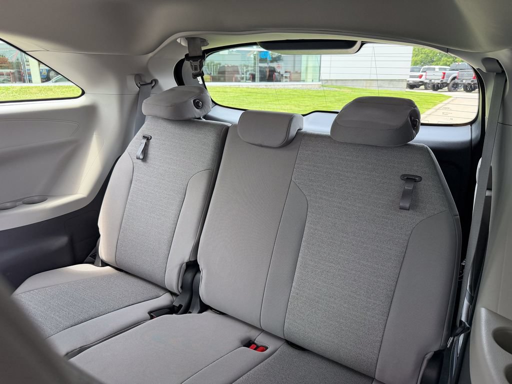 Used 2023 Toyota Sienna LE w/ LE Plus Package FWD image 16