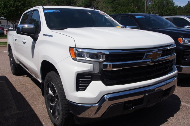 Used 2023 Chevrolet Silverado 1500 LT AWD/4WD image 2