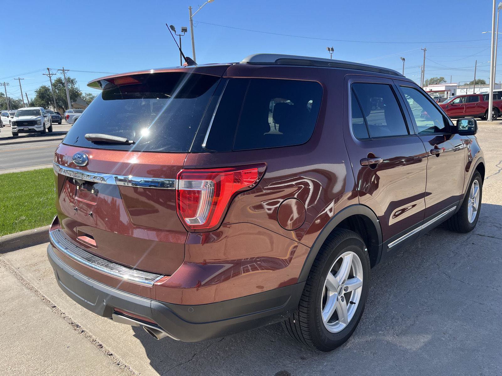 Certified 2018 Ford Explorer XLT w/ Equipment Group 201A FWD image 8