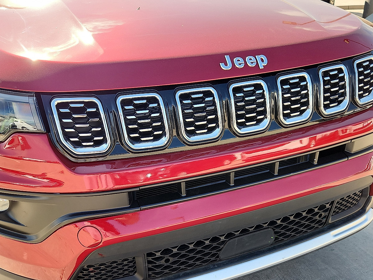 Used 2025 Jeep Compass Limited AWD/4WD image 7
