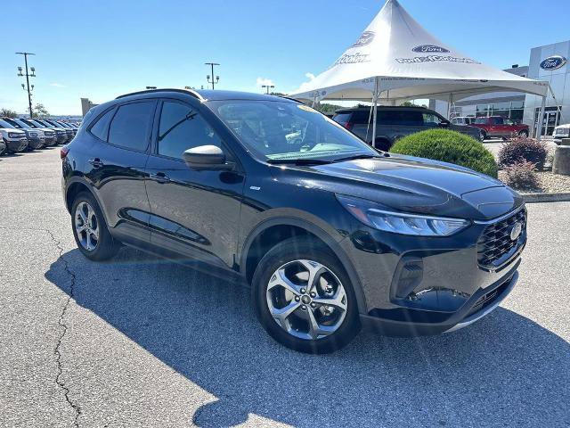 Certified 2025 Ford Escape ST-Line AWD/4WD image 2