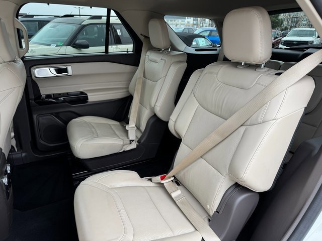 Certified 2022 Ford Explorer Platinum w/ Technology Package image 16
