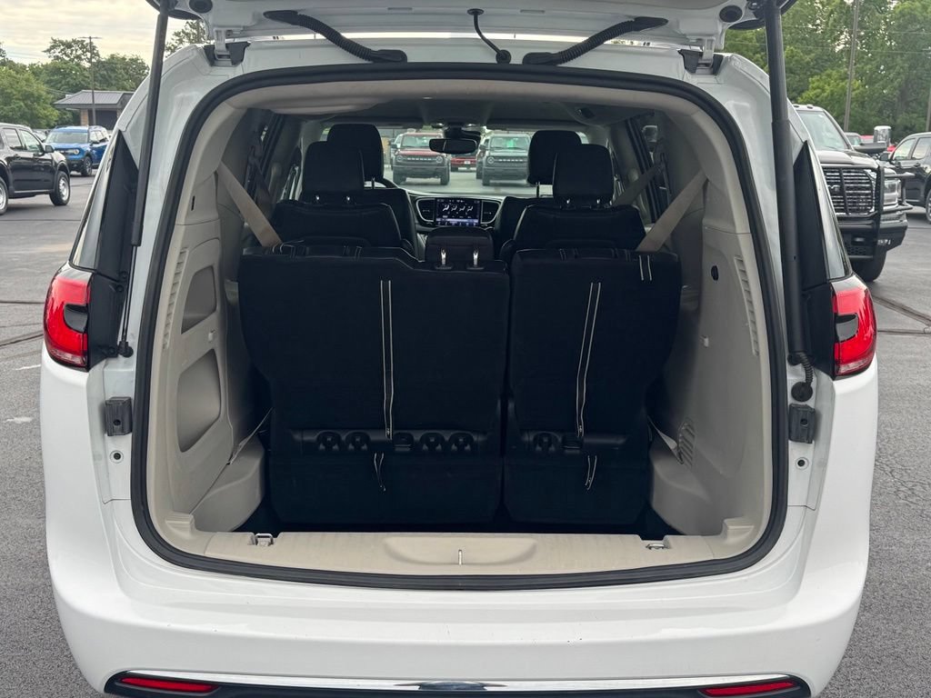 Used 2022 Chrysler Pacifica Touring-L FWD image 26