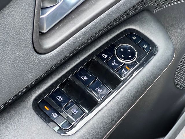Used 2024 Nissan Ariya AWD image 16