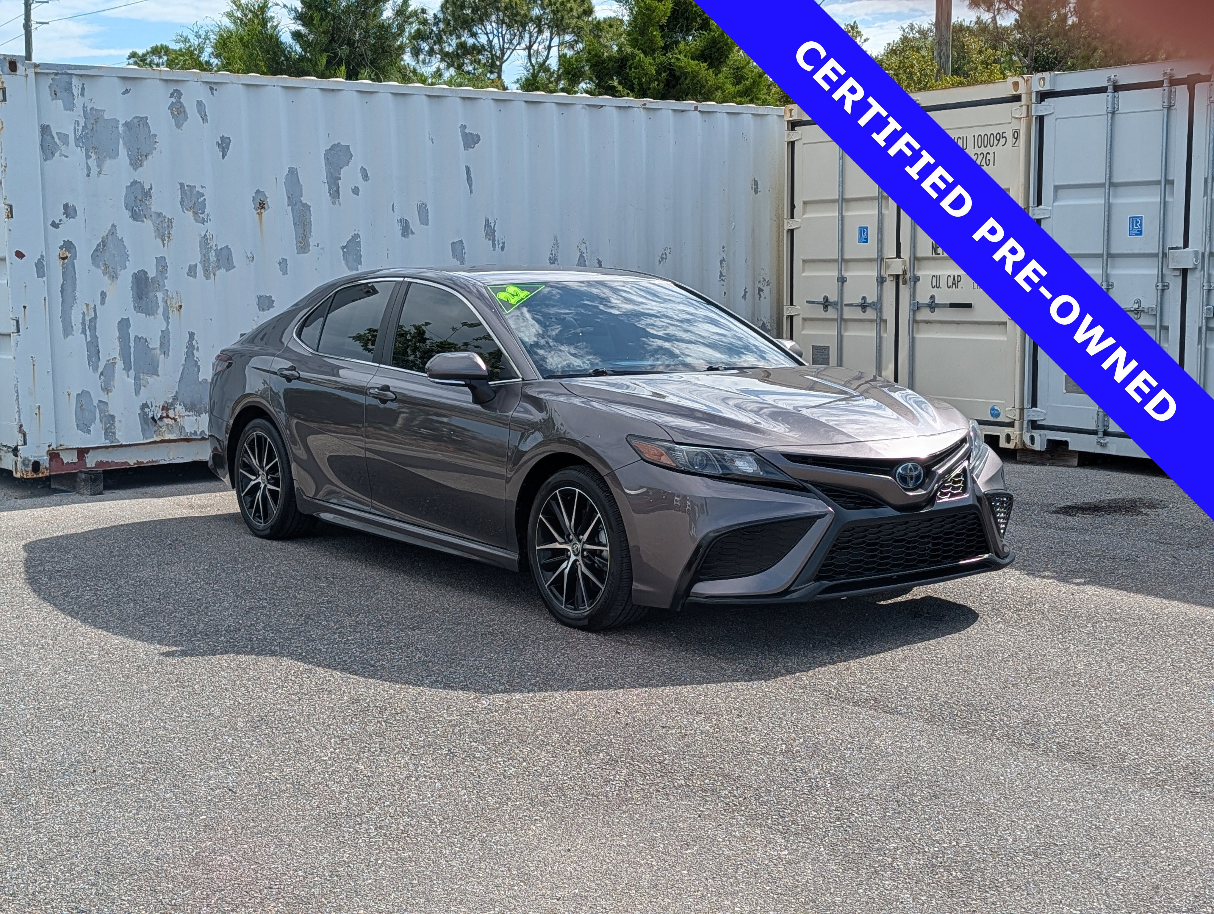Used 2022 Toyota Camry SE FWD image 2