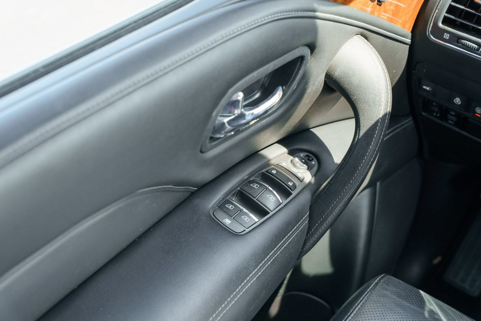 Used 2018 INFINITI QX80 4WD w/ Driver Assistance Package image 25