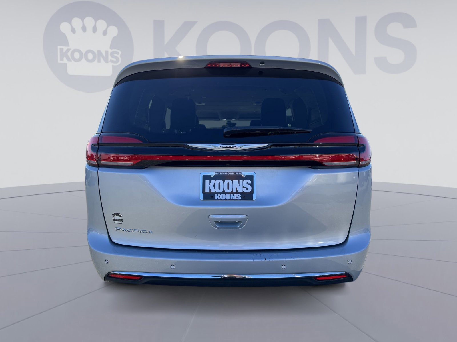 Used 2024 Chrysler Pacifica Touring-L FWD image 3
