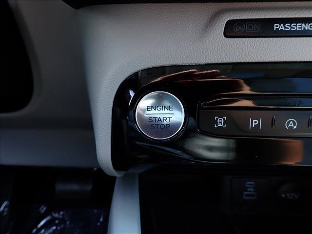 Certified 2023 Ford Escape Platinum w/ Premium Technology Package AWD/4WD image 21