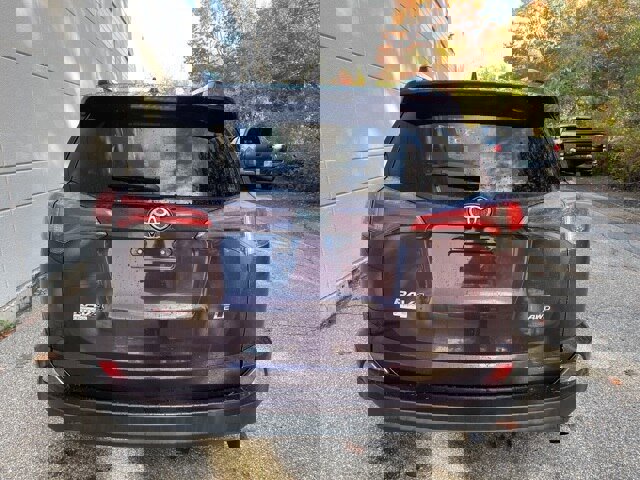 Used 2017 Toyota RAV4 LE image 4