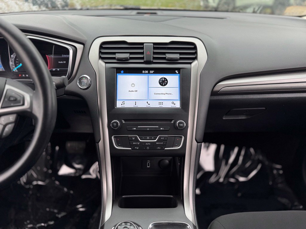 Certified 2017 Ford Fusion SE w/ Fusion SE Technology Package FWD image 2