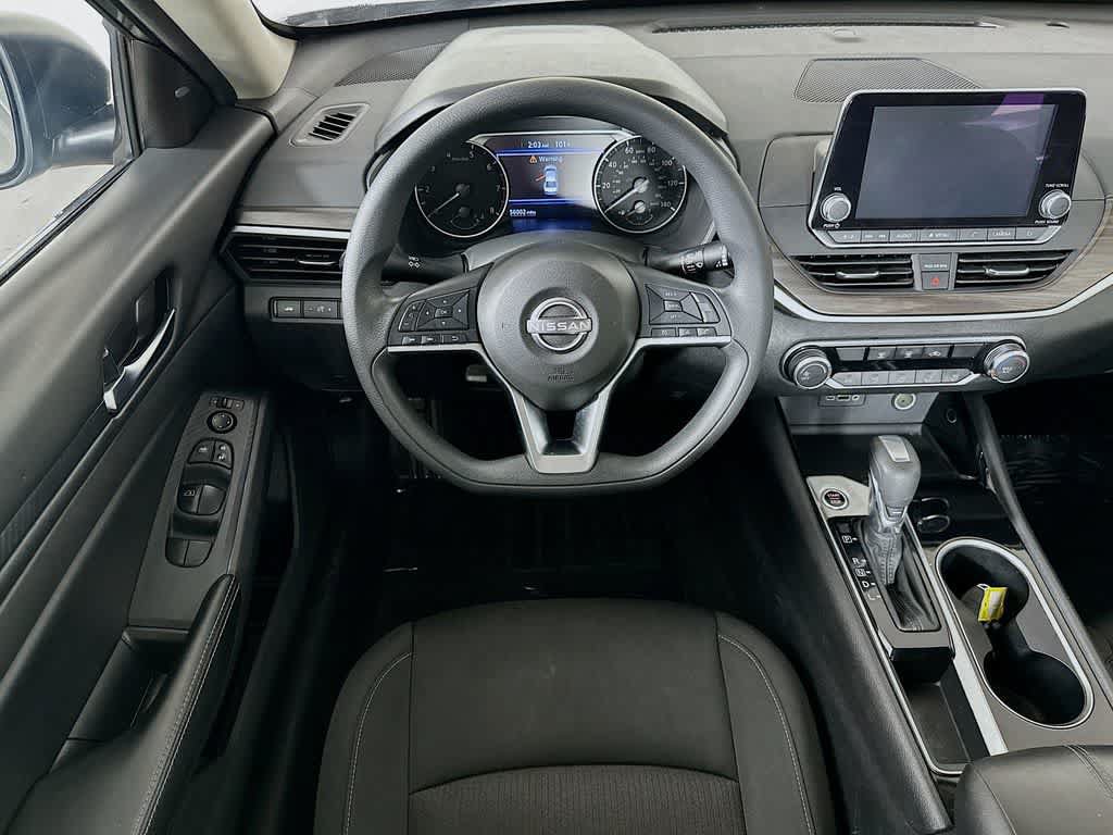 Used 2024 Nissan Altima 2.5 SV FWD image 10