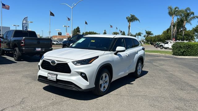 Used 2024 Toyota Highlander LE FWD image 8