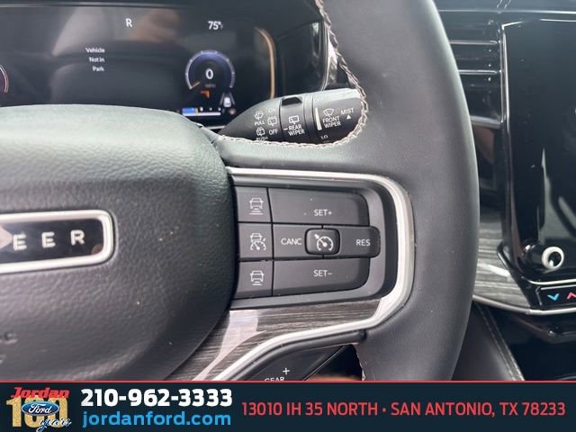 Used 2022 Jeep Wagoneer Series III AWD/4WD image 21