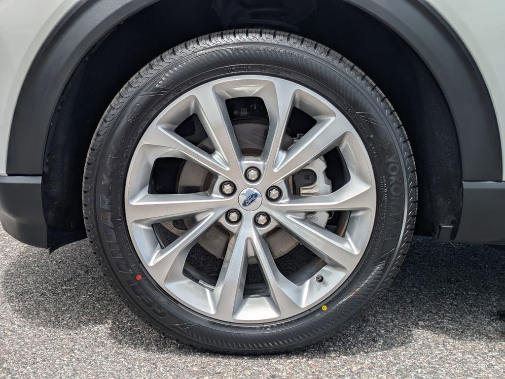 Certified 2022 Ford Explorer Platinum w/ Equipment Group 601A AWD/4WD image 10