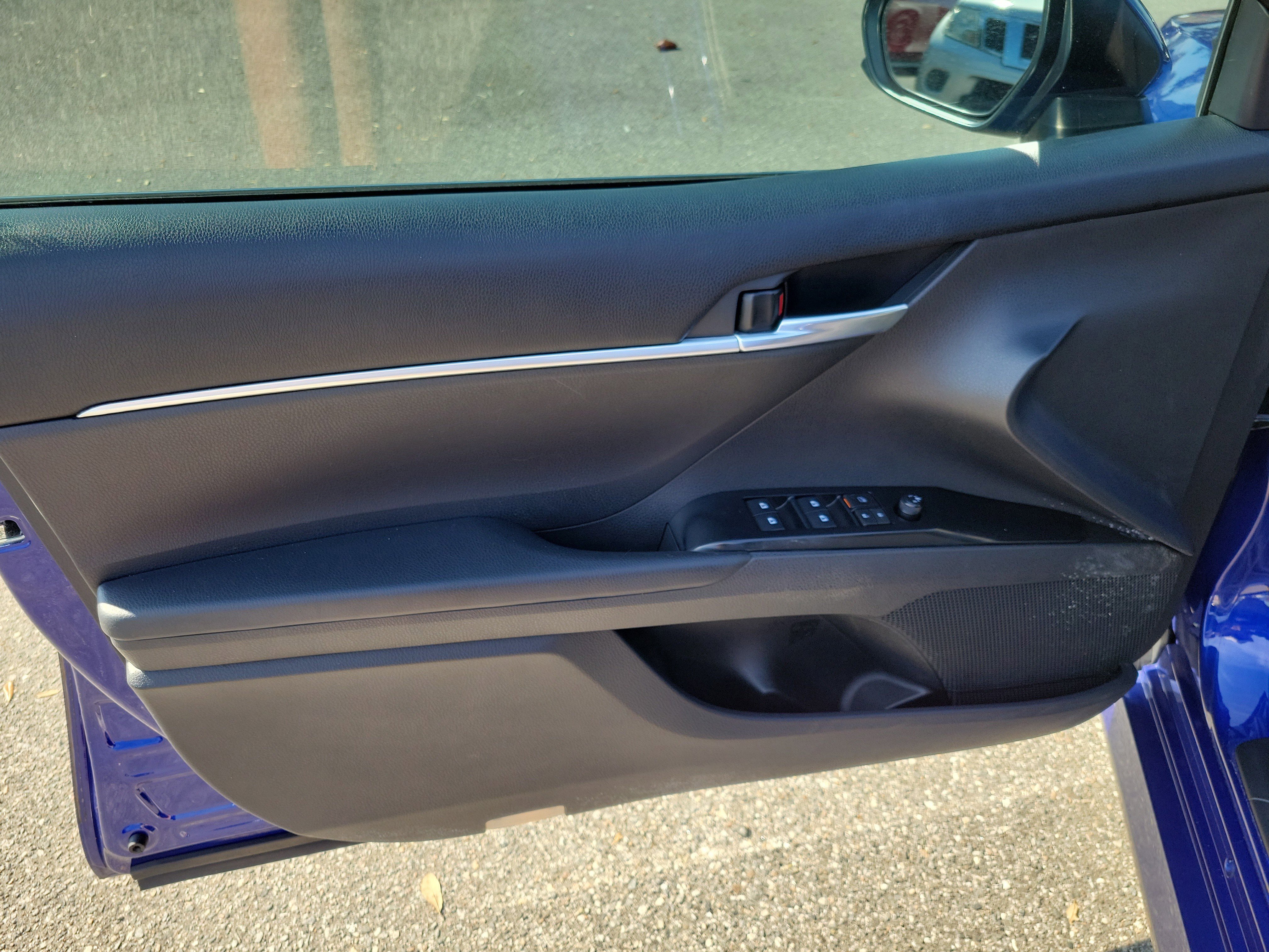 Used 2018 Toyota Camry LE image 5