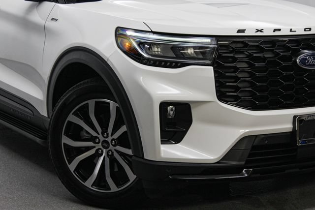 Certified 2025 Ford Explorer ST-Line w/ Premium Package RWD image 2