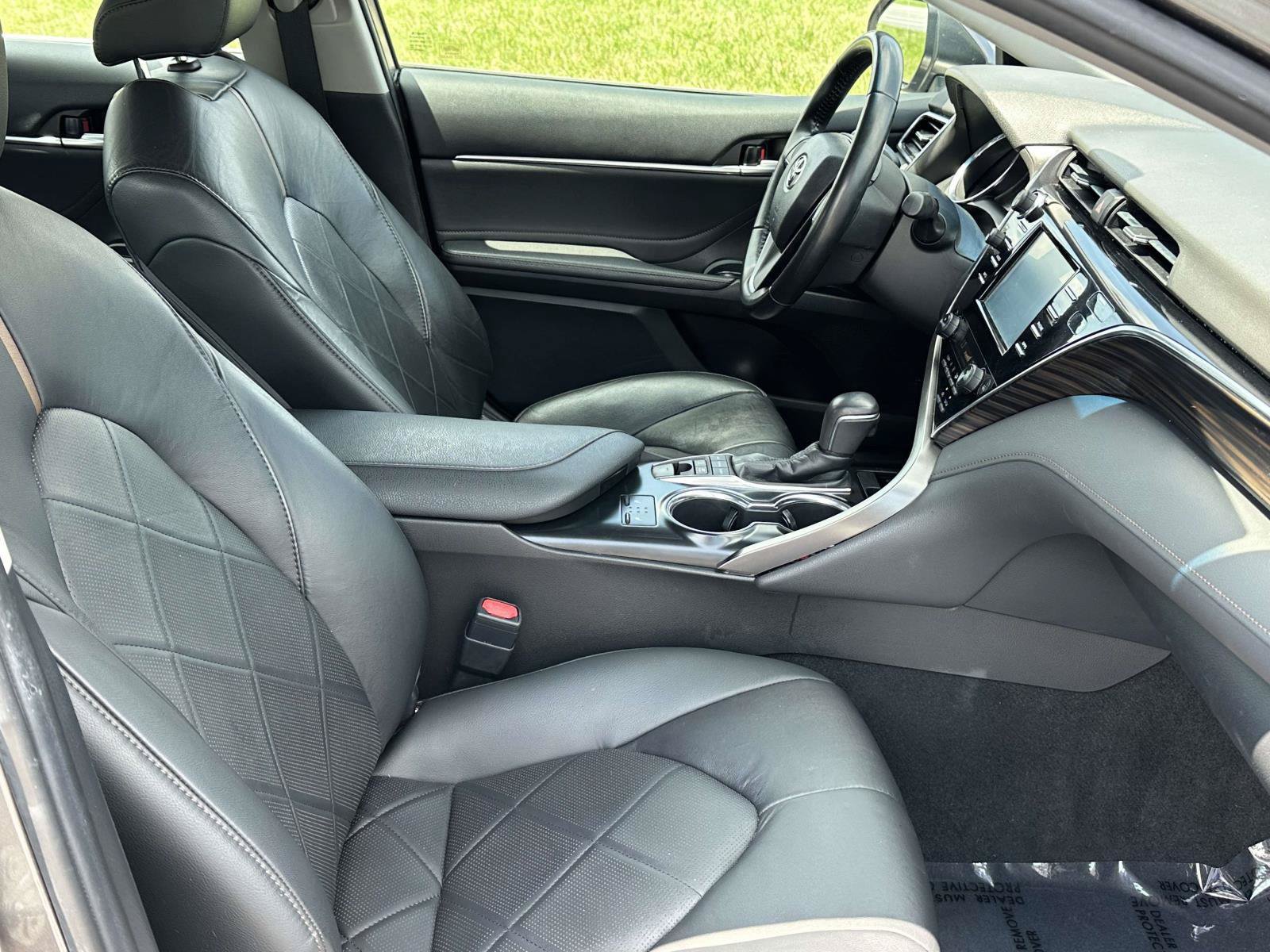 Used 2018 Toyota Camry XLE FWD image 9
