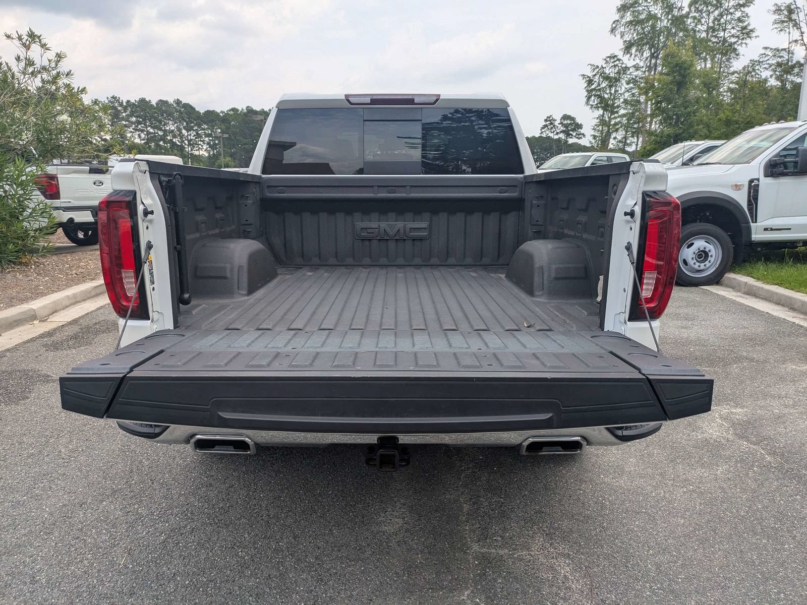 Used 2024 GMC Sierra 1500 SLT w/ SLT Premium Plus Package AWD/4WD image 6
